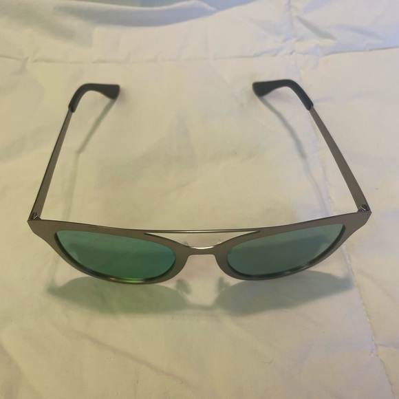 New sunglasses - Picture 3 of 7